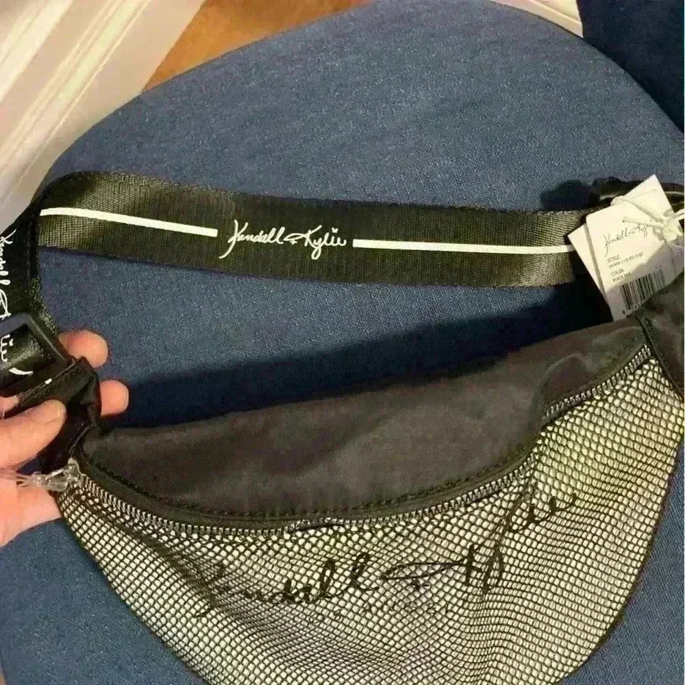 Kendall + Kylie Fanny pack - Picture 7 of 7